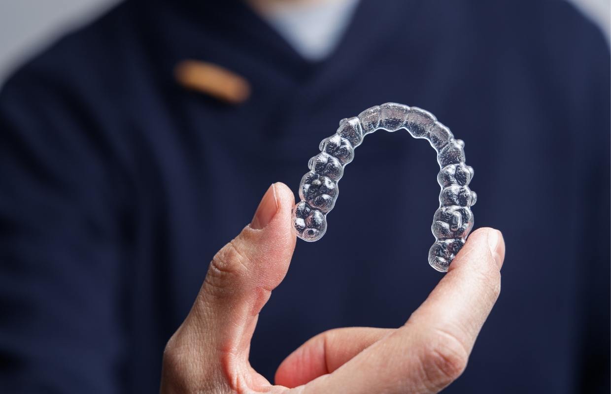 Invisalign tedavisi: Modern, konforlu ve estetik çözümler.